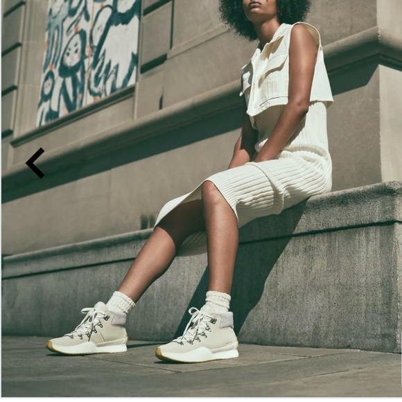 SOREL Women's Out N About III Conquest Hybrid Boots—SZ. 10 - Picture 3 of 17